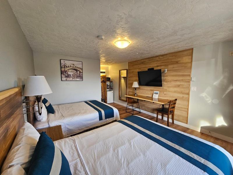 Harbour Light Motel image