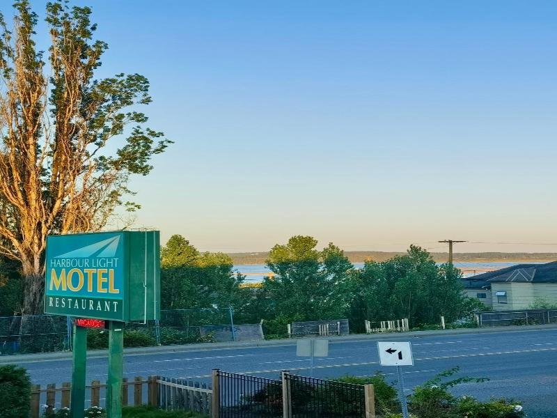 Harbour Light Motel image