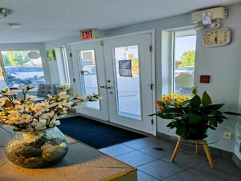 Harbour Light Motel image
