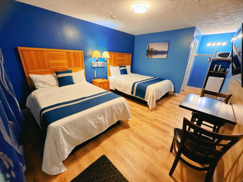 Harbour Light Motel image
