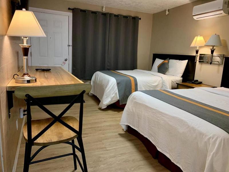 Harbour Light Motel image