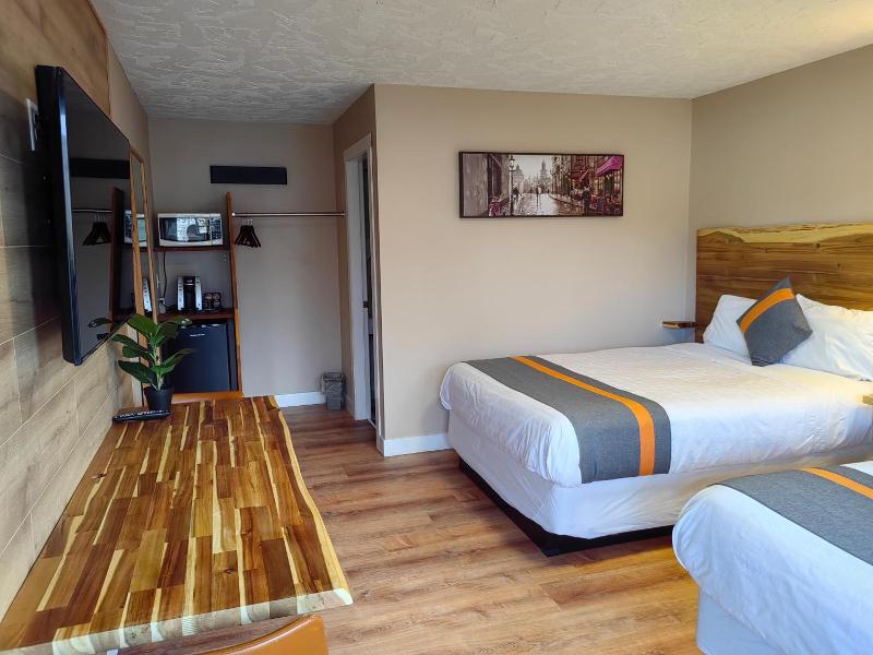 Harbour Light Motel image