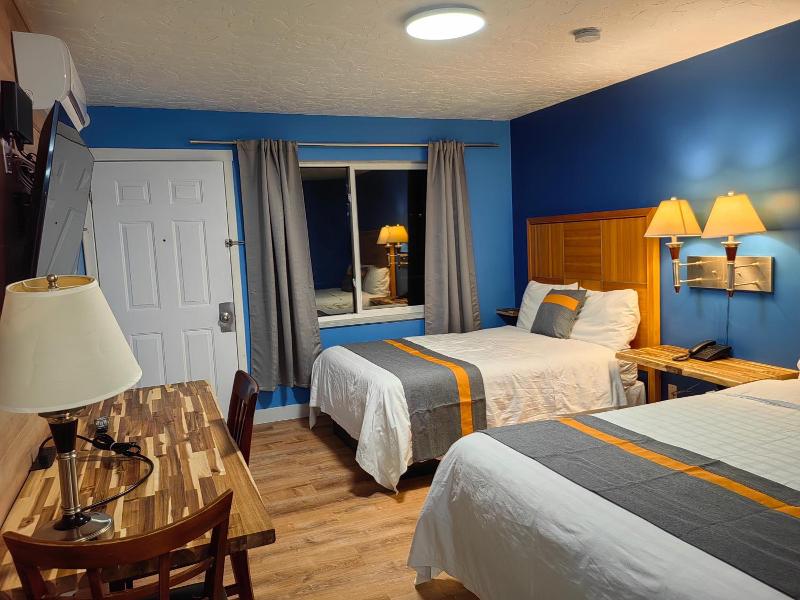 Harbour Light Motel image