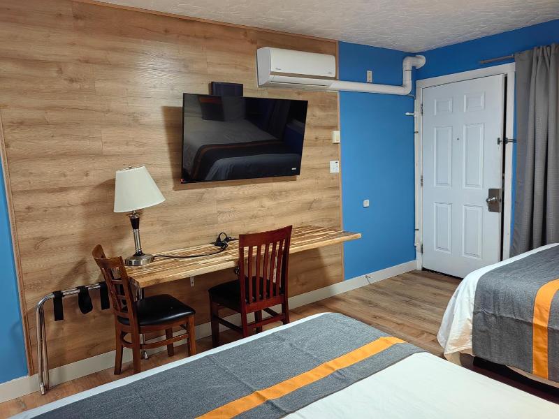 Harbour Light Motel image