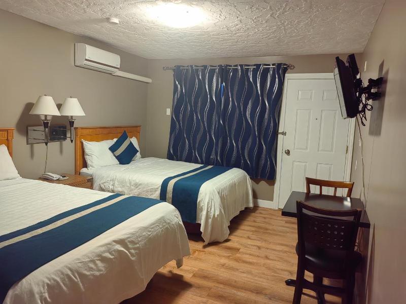 Harbour Light Motel image