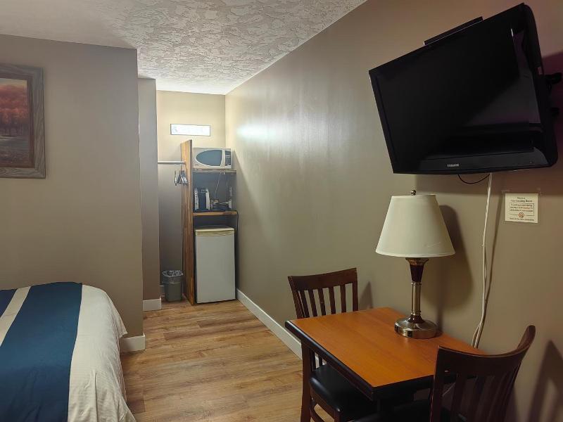 Harbour Light Motel image