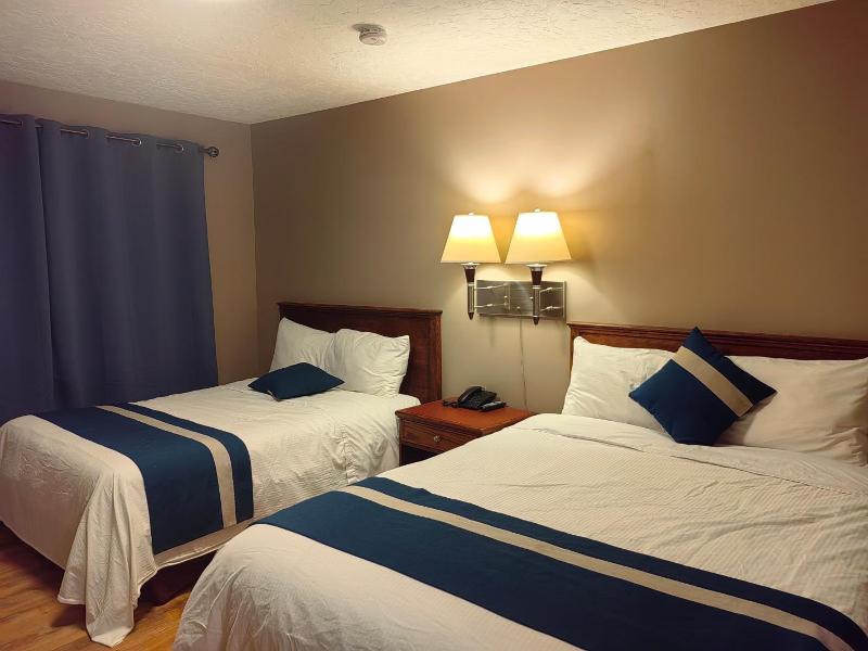 Harbour Light Motel image
