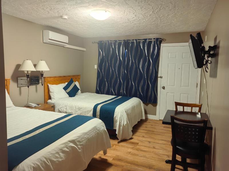 Harbour Light Motel image