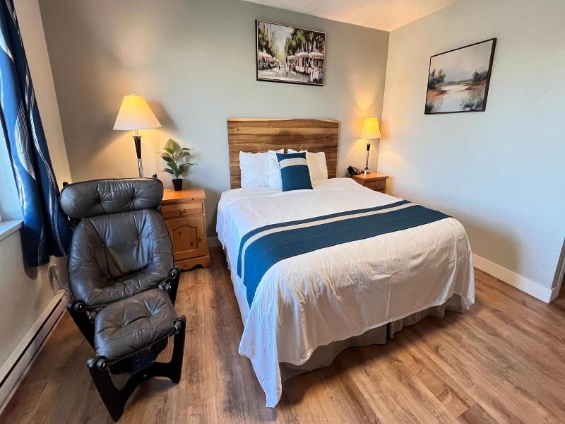Harbour Light Motel image