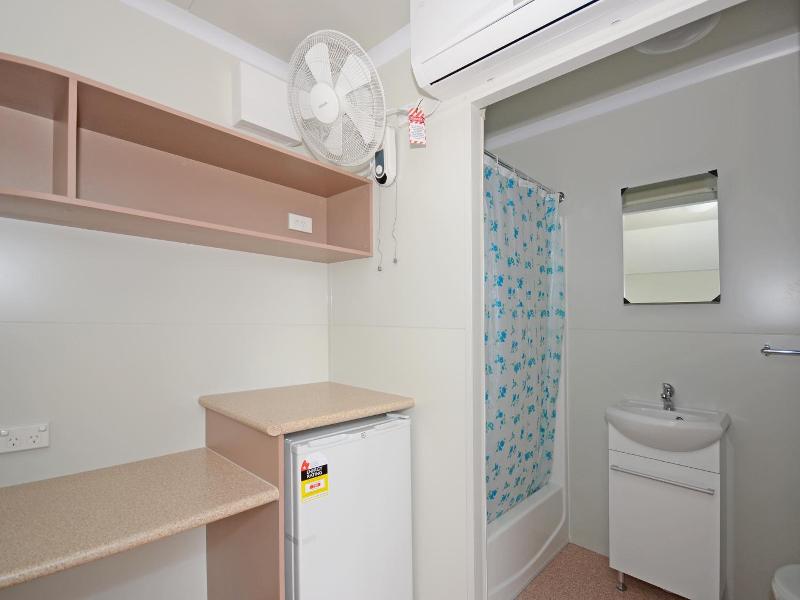 Aaok Lakes Resort Caravan Park image