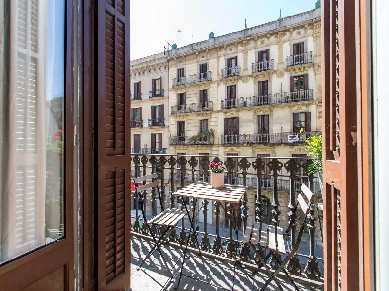 El Born Guest House By Casa Consell image