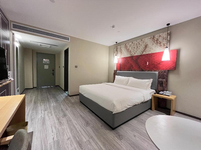 Ibis Hotel Changji Jianshe Road Snack Street Bran image