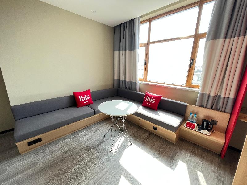 Ibis Hotel Changji Jianshe Road Snack Street Bran image