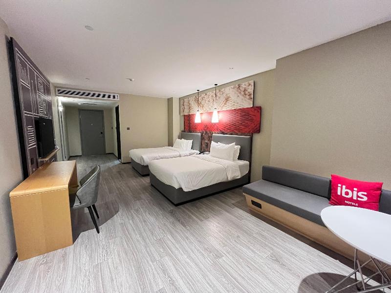 Ibis Hotel Changji Jianshe Road Snack Street Bran image