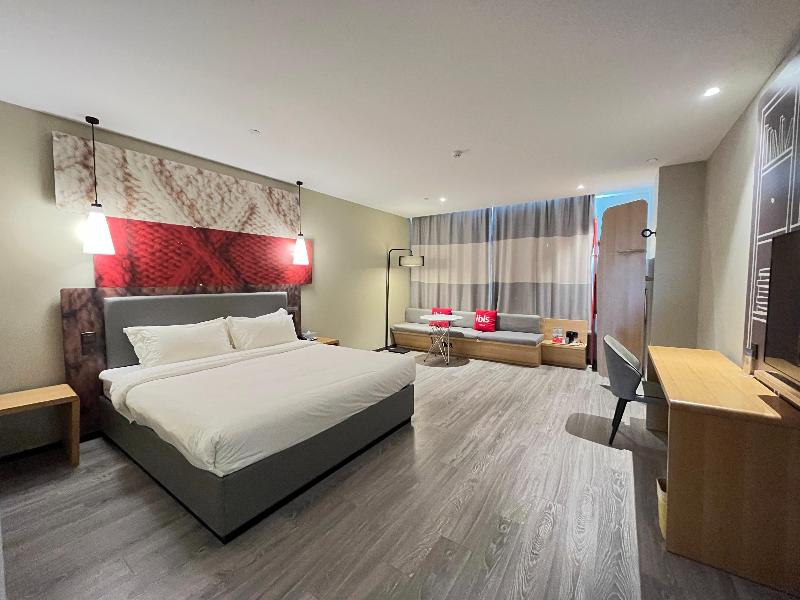 Ibis Hotel Changji Jianshe Road Snack Street Bran image