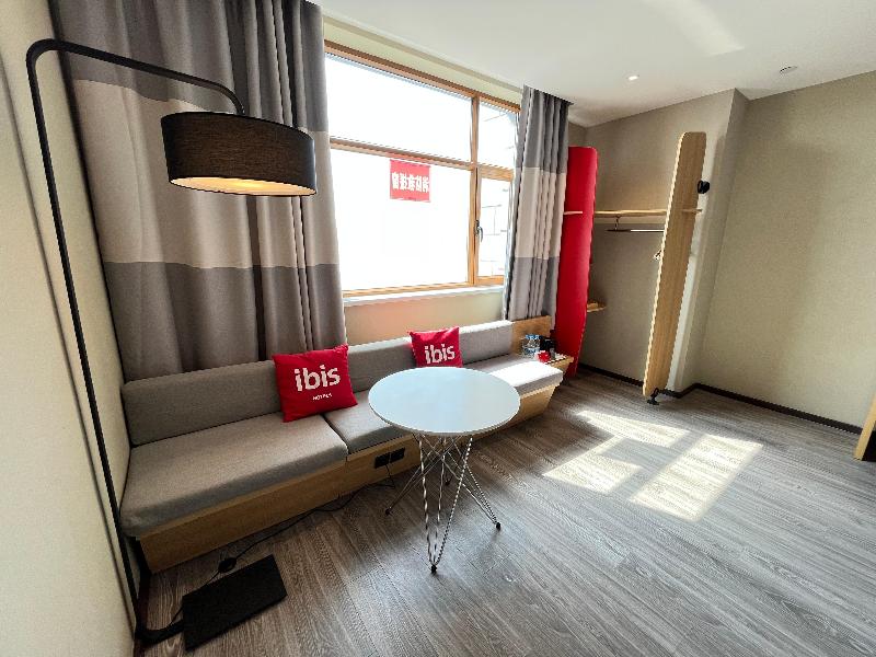 Ibis Hotel Changji Jianshe Road Snack Street Bran image
