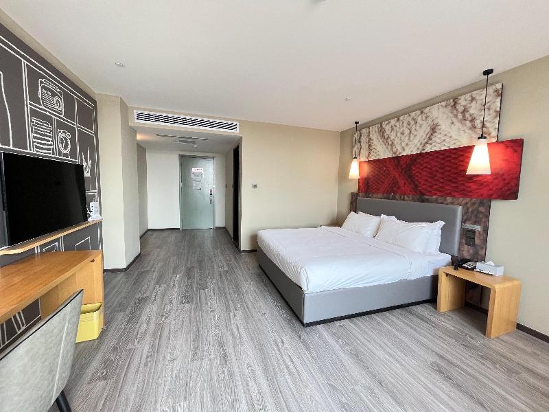Ibis Hotel Changji Jianshe Road Snack Street Bran image
