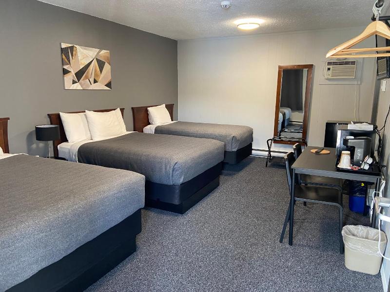 Monashee Lodge image