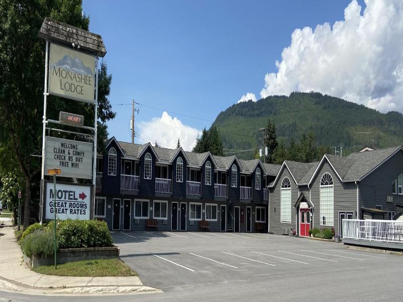 Monashee Lodge image