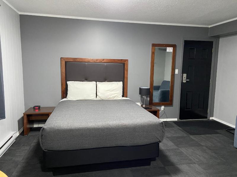 Monashee Lodge image