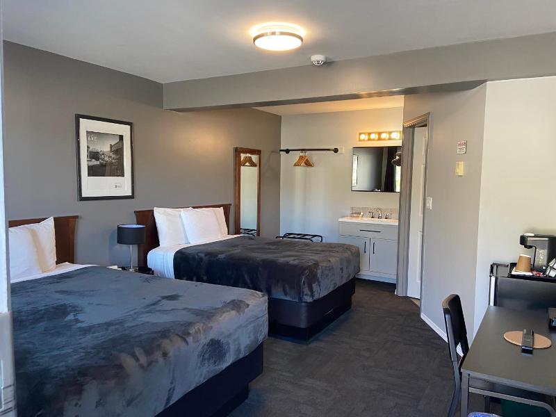 Monashee Lodge image