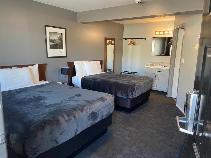 Monashee Lodge image