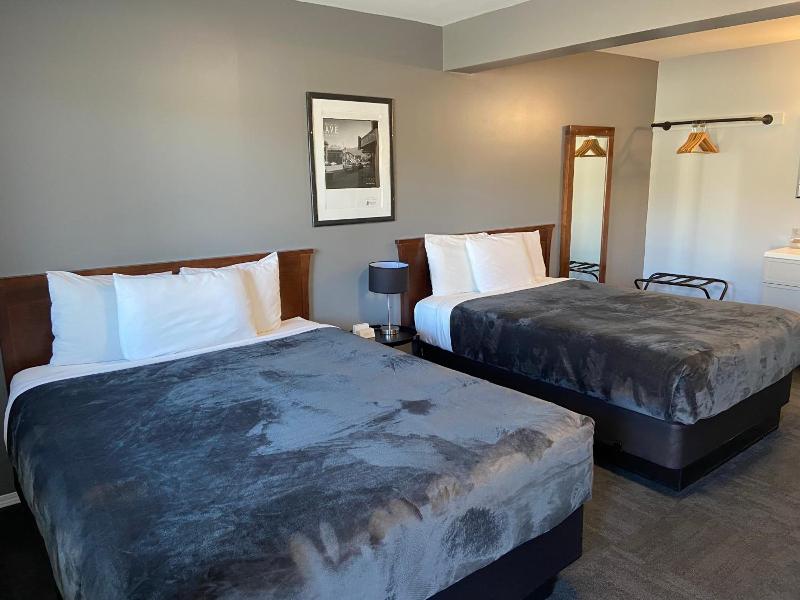 Monashee Lodge image