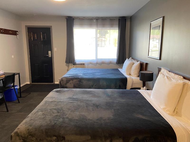 Monashee Lodge image