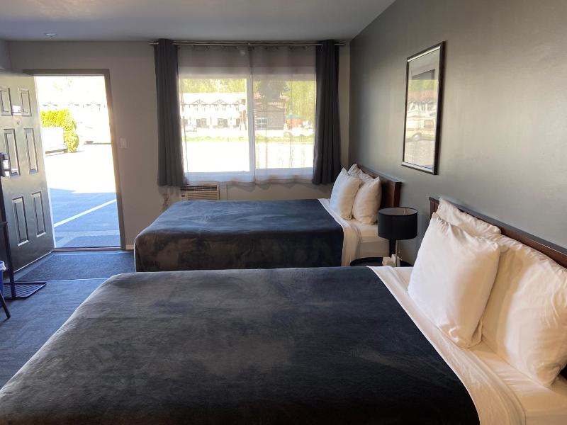 Monashee Lodge image