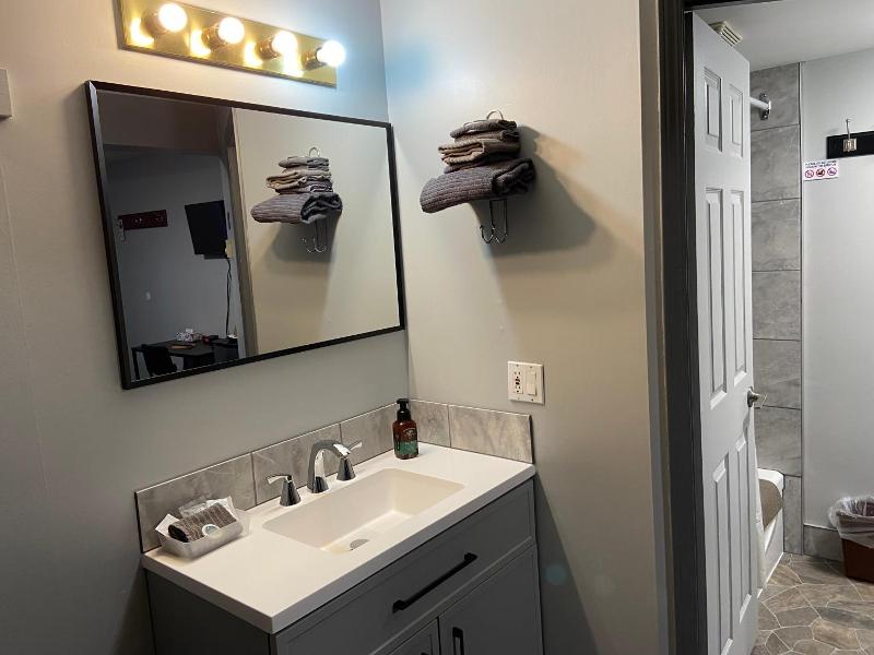 Monashee Lodge image