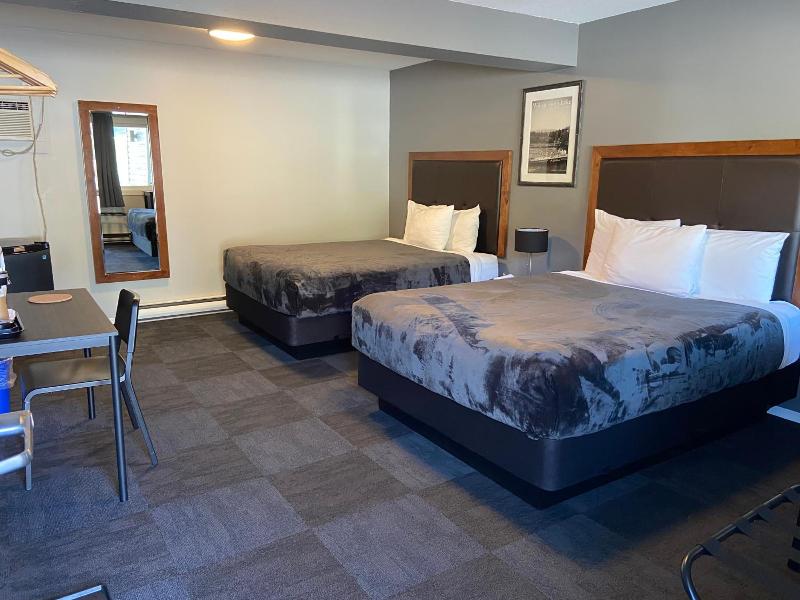 Monashee Lodge image