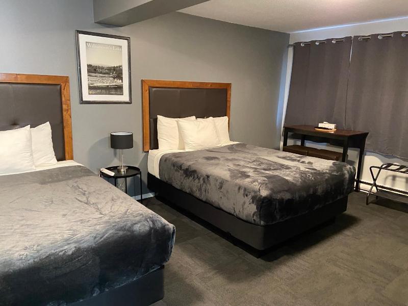 Monashee Lodge image