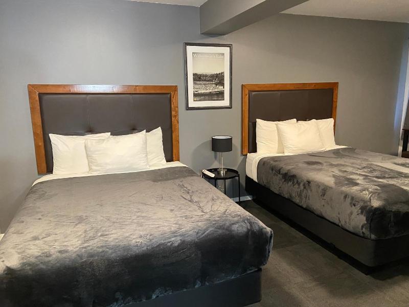 Monashee Lodge image