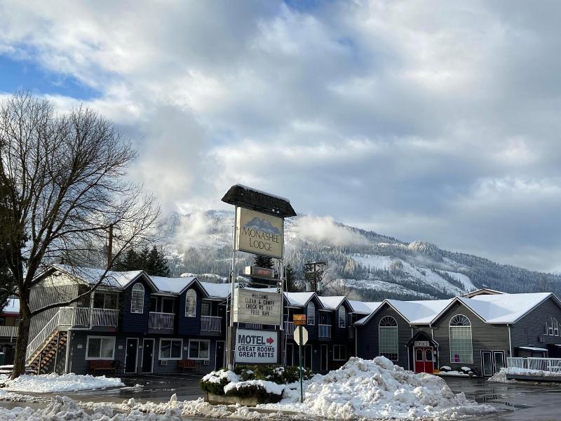Monashee Lodge image