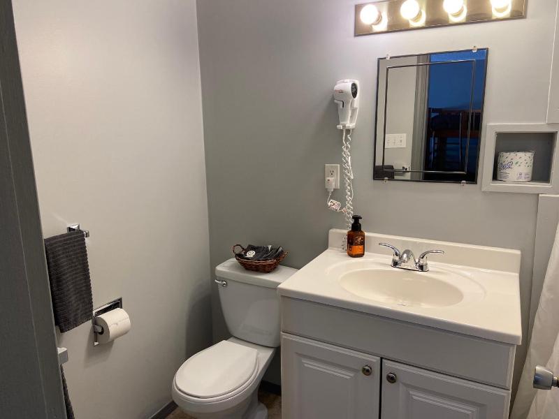 Monashee Lodge image