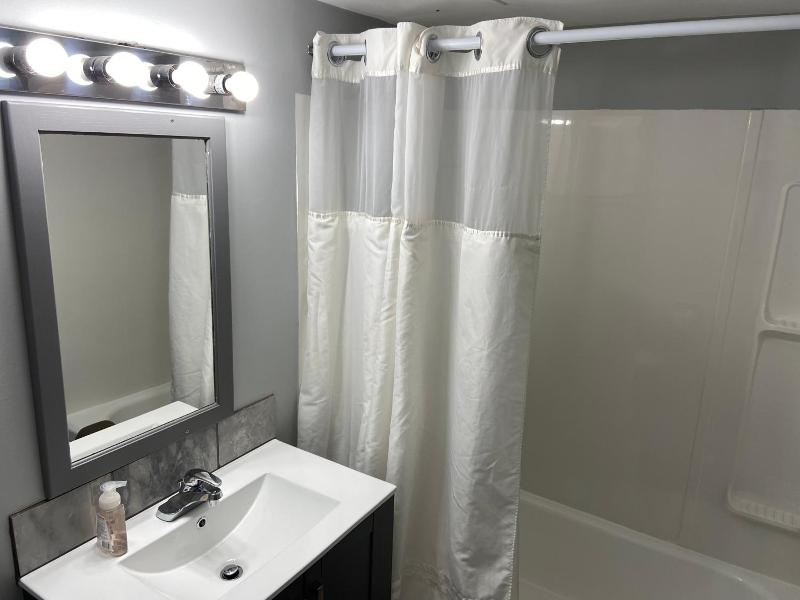 Monashee Lodge image