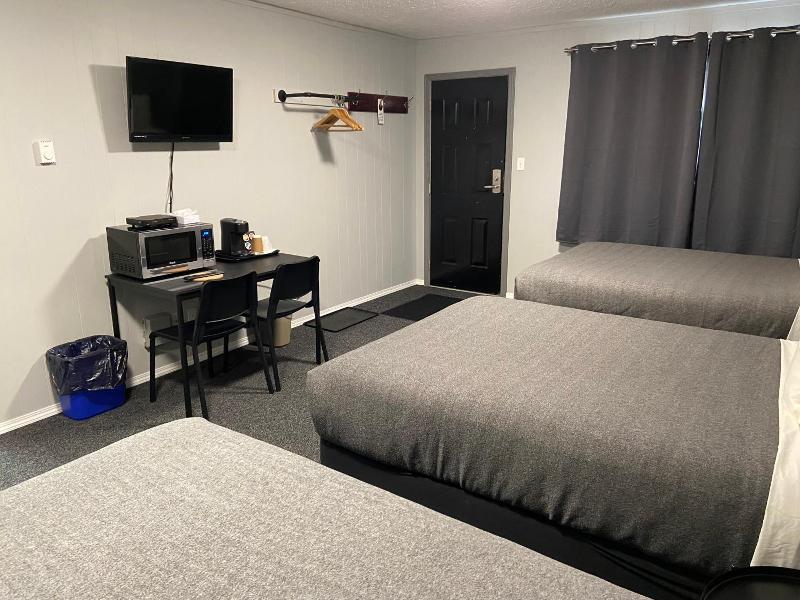Monashee Lodge image