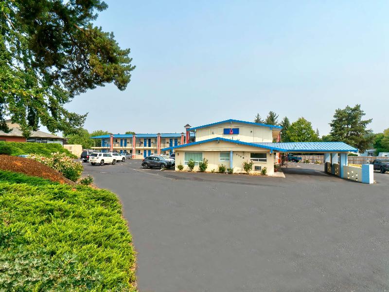 Studio 6 Suites Albany Or image
