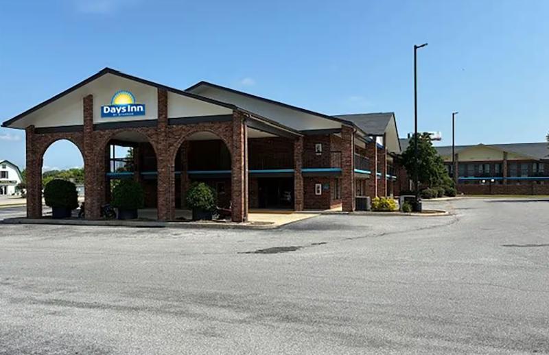 Days Inn By Wyndham Clanton AL image