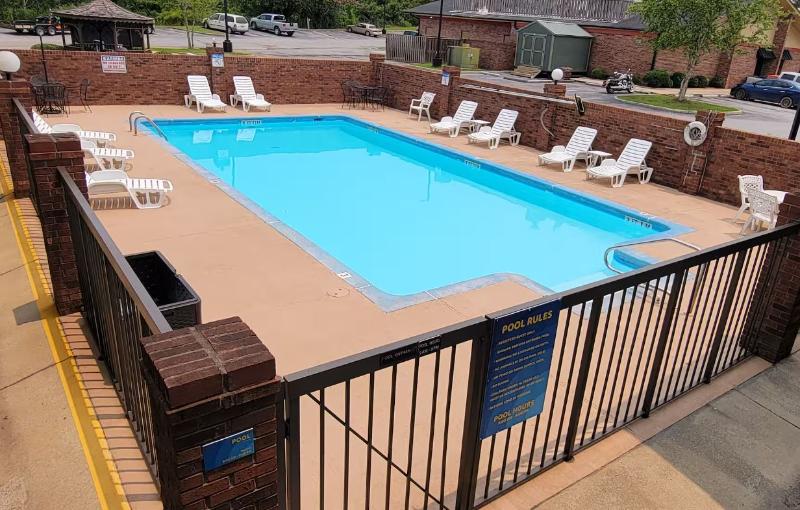 Days Inn By Wyndham Clanton AL image 3