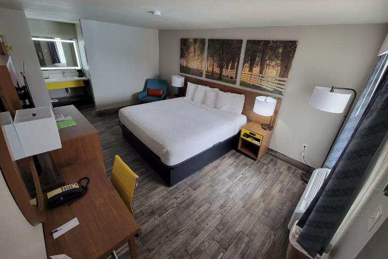 Days Inn By Wyndham Clanton AL image