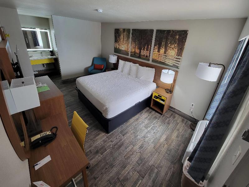 Days Inn By Wyndham Clanton AL image