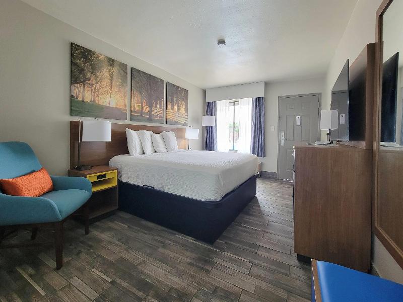 Days Inn By Wyndham Clanton AL image