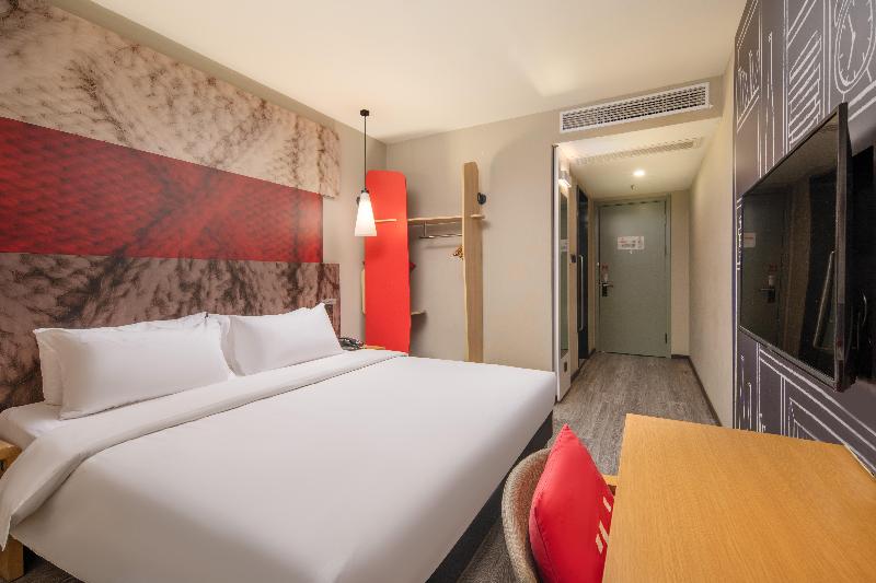 Ibis Hotel (Guangyuan Tuteng Square) image