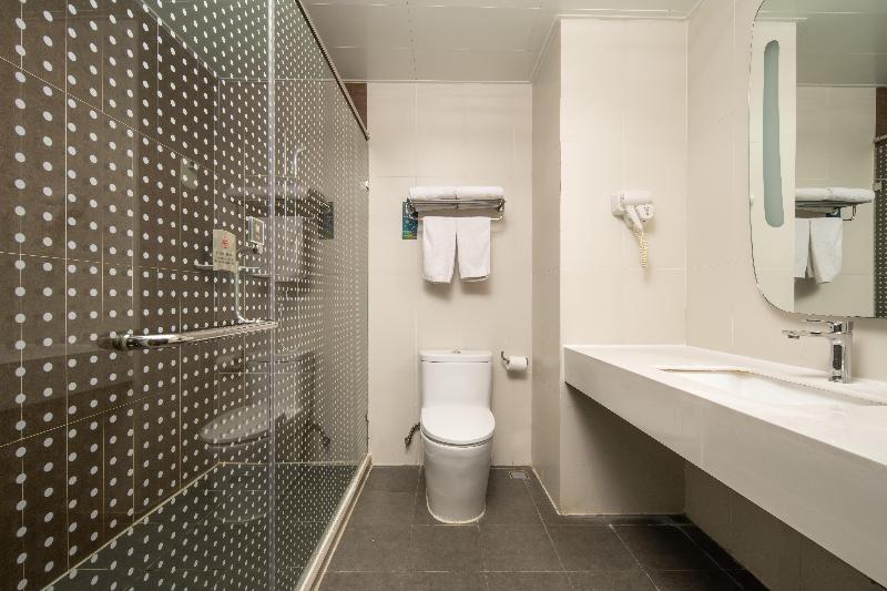 Ibis Hotel (Guangyuan Tuteng Square) image