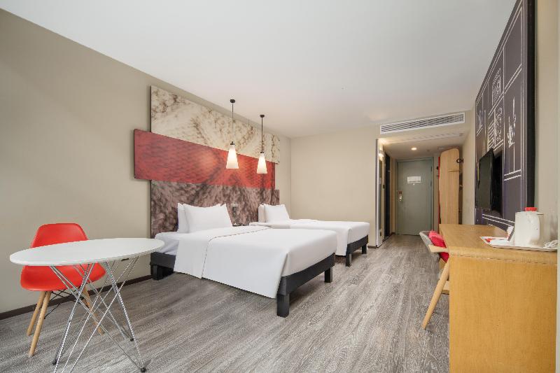 Ibis Hotel (Guangyuan Tuteng Square) image