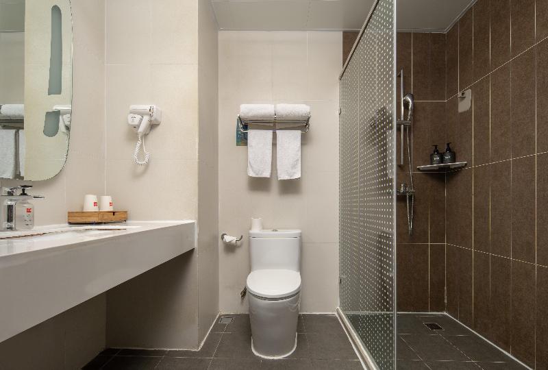 Ibis Hotel (Guangyuan Tuteng Square) image