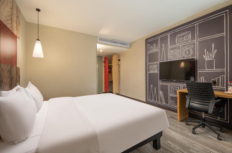 Ibis Hotel (Guangyuan Tuteng Square) image