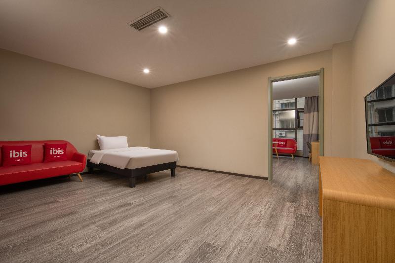 Ibis Hotel (Guangyuan Tuteng Square) image