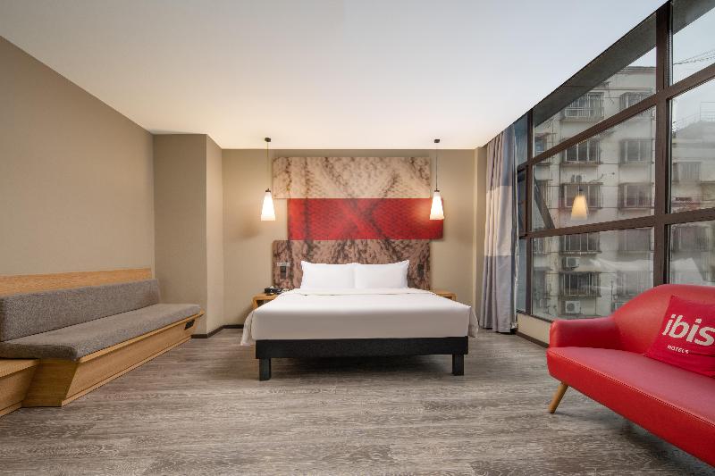 Ibis Hotel (Guangyuan Tuteng Square) image